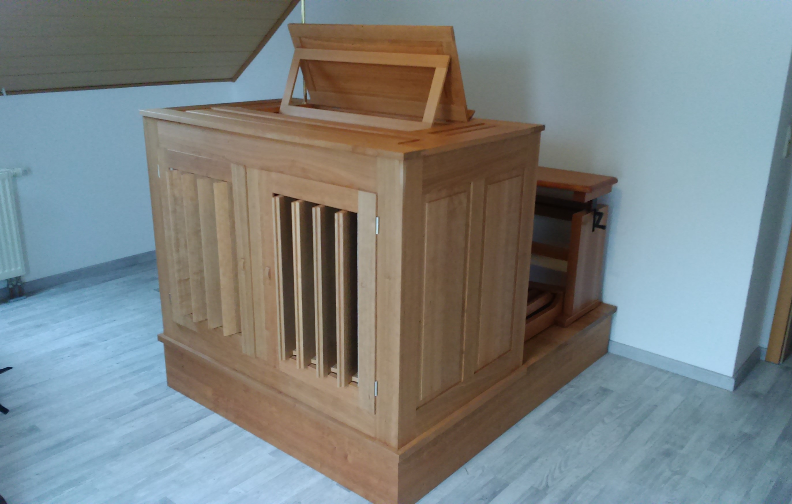 Truhenorgel mit Schwellwerk